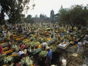 brimberg-sisse-mexicans-celebrating-el-dia-de-los-muertos-keep-vigil-in-cemeteries-mexico